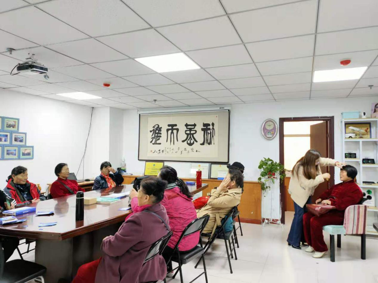 博斯莱公司关心老年人视觉健康活动