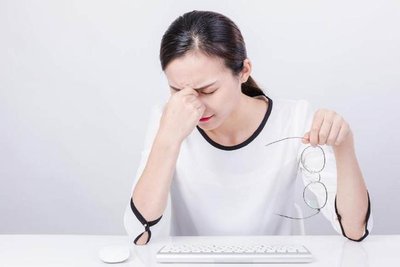 眼睛疲劳怎么办？试试这5个妙招，让自己的眼睛放松一下 